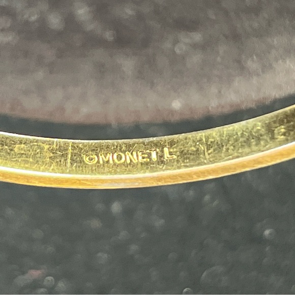 Vintage Signed Monet Gold Tone Metal Jewelry Lot, 4 Pieces Earrings & Bracelet - Picture 4 of 7